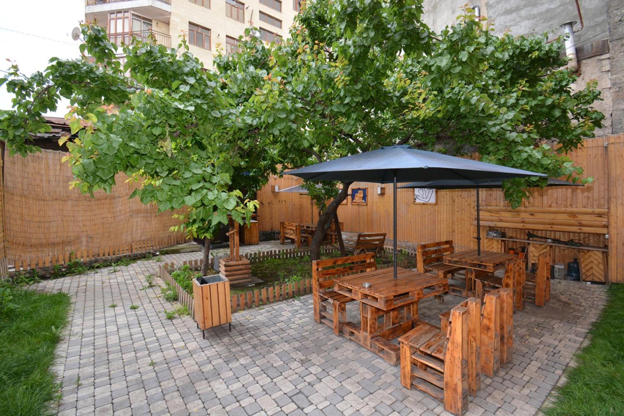 Hotel Partez Yerevan Exterior photo